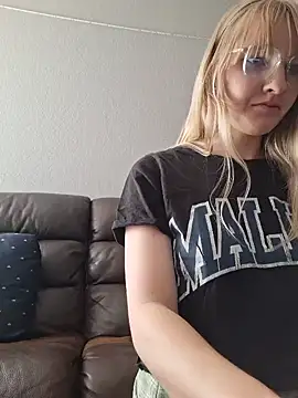 BunnySnowFlake online show from April 2026 07:09:01 PM
