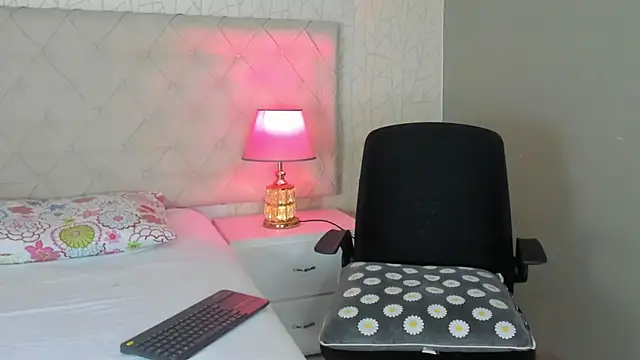 TinyRosee online show from February 2026 08:04:01 PM