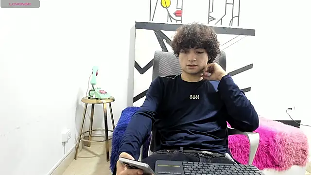 SHAW FROSTE online show from January 2026 10:13:02 PM