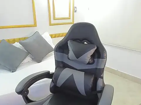 bella fernand online show from February 2026 07:02:01 PM