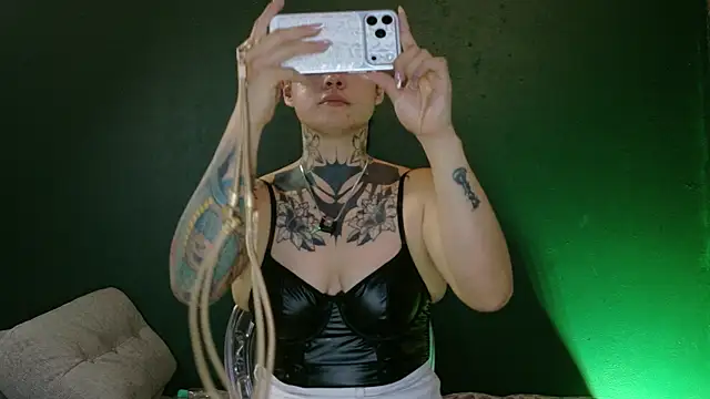 sarahe9769 online show from April 2026 02:50:02 AM