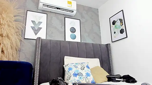 Anikka Albrite  online show from January 2026 01:26:01 PM