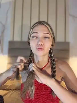 EmmaJhoons online show from April 2026 10:31:01 AM