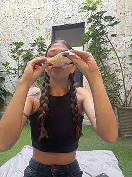 EmmaJhoons online show from February 2026 11:50:02 AM