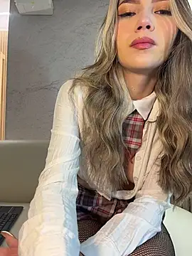 EmmaJhoons online show from May 2026 03:33:02 AM