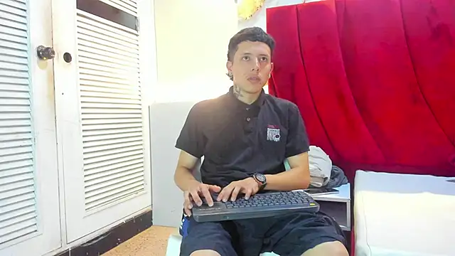 ESTEBAN 2102 online show from January 2026 12:34:01 PM