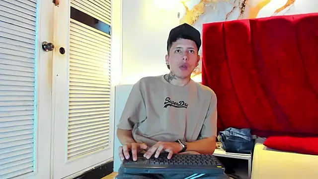 ESTEBAN 2102 online show from January 2026 07:40:01 PM