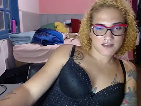 Queen Domme de paus online show from February 2026 02:21:02 AM