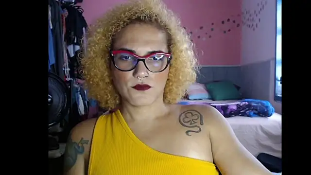 Queen Domme de paus online show from February 2026 06:07:02 PM