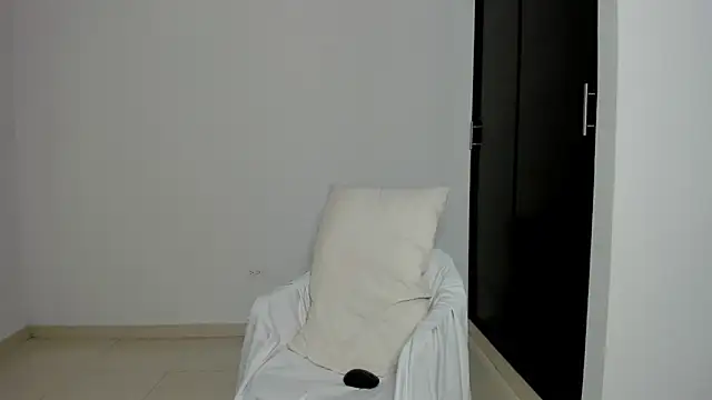 Snapshot of zarina_coleman chatting on February 2026 04:32:02 AM zarina coleman online show from February 2026 04:32:02 AM