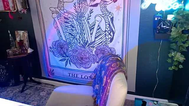 HazeyViolet333 online show from April 2026 07:42:02 PM