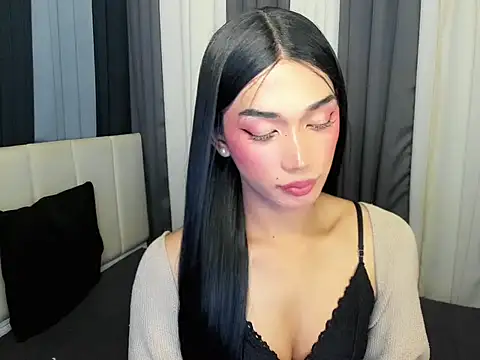 FyangFoxx online show from April 2026 07:06:02 PM