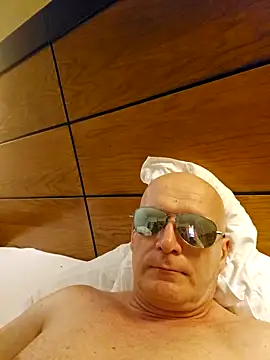 Snapshot of no_snitch_isoke chatting on February 2026 11:14:02 PM no snitch isoke online show from February 2026 11:14:02 PM