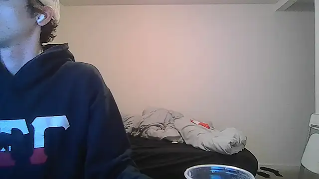 Snapshot of maxryderr chatting on April 2026 07:10:01 AM maxryderr online show from April 2026 07:10:01 AM