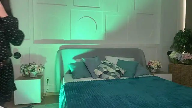  SilkyShadow  online show from April 2026 01:07:01 AM