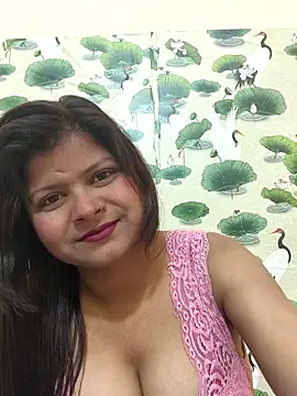 Attractive Queen  online show from February 2026 04:43:01 AM