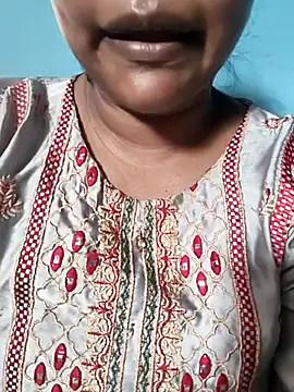 Snapshot of Desi_Nil_pori chatting on April 2026 03:02:01 AM Desi Nil pori online show from April 2026 03:02:01 AM