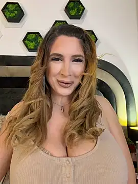 LucyBridgette online show from April 2026 06:58:01 PM