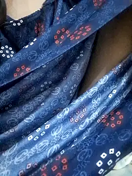 Snapshot of Hoty_132 chatting on January 2026 01:42:01 AM Hoty 132 online show from January 2026 01:42:01 AM