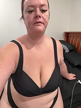 carinabro10 online show from April 2026 12:33:02 AM