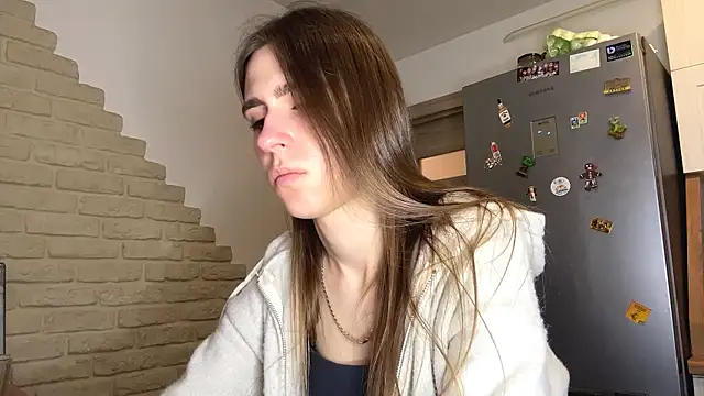 ElsieKuhlmann online show from April 2026 09:39:33 PM