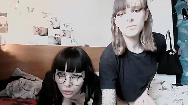 kicianiunia online show from April 2026 04:21:01 PM