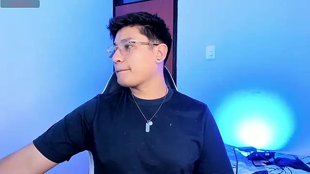 Theo Rowan online show from February 2026 06:18:01 PM