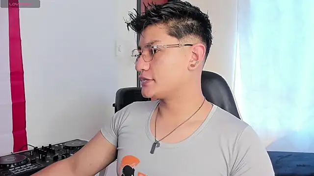 Theo Rowan online show from April 2026 12:23:01 PM