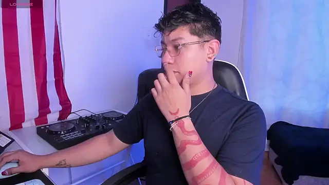 Theo Rowan online show from April 2026 11:46:02 AM