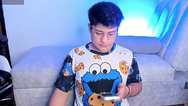 Theo Rowan online show from February 2026 06:52:02 PM