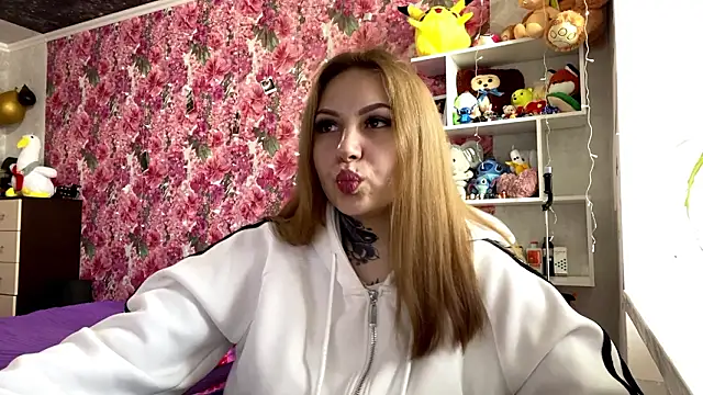 TraciBallena online show from February 2026 09:03:02 AM