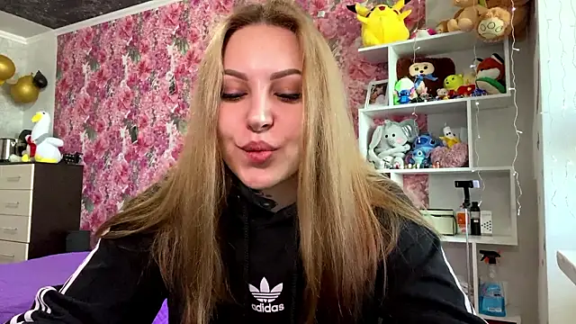 TraciBallena online show from February 2026 09:08:01 AM