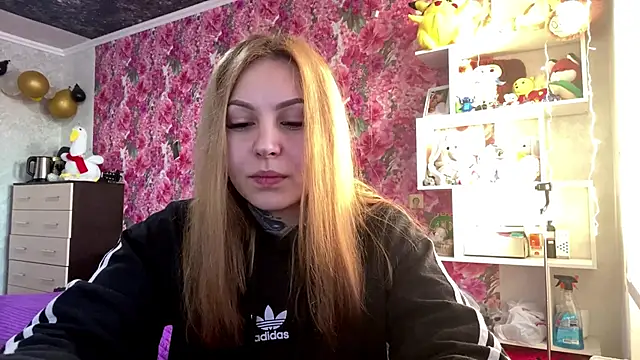 TraciBallena online show from February 2026 06:12:02 AM