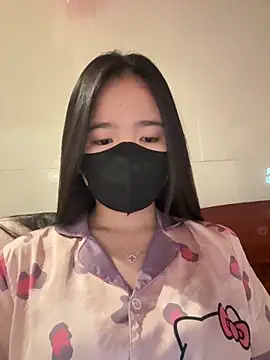 Gwen879 online show from March 2026 12:33:01 AM