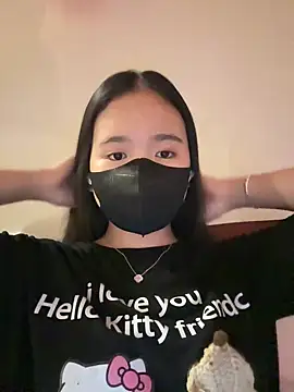 Gwen879 online show from April 2026 01:02:01 PM