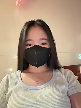 Gwen879 online show from April 2026 02:02:01 AM