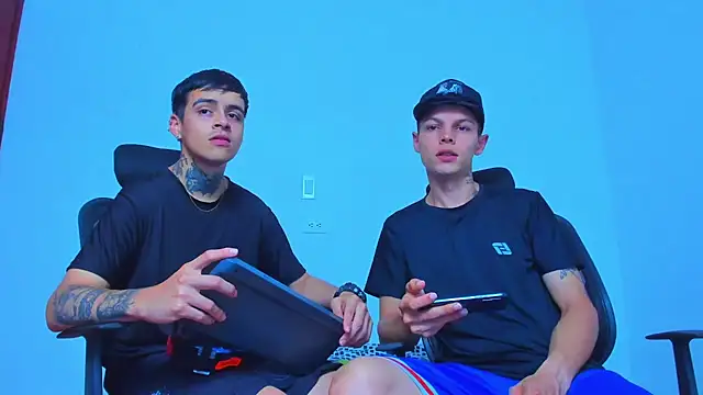 Thomas-Wil online show from April 2026 06:58:01 PM