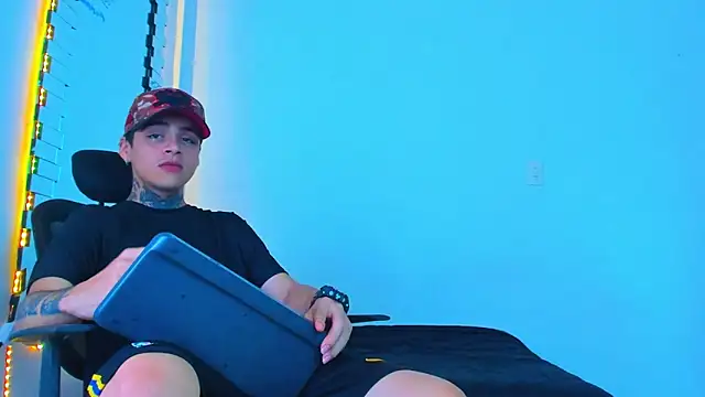 Thomas-Wil online show from February 2026 09:58:02 PM