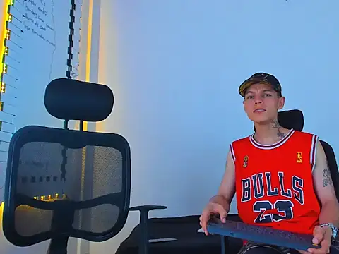 Thomas-Wil online show from February 2026 06:22:01 AM