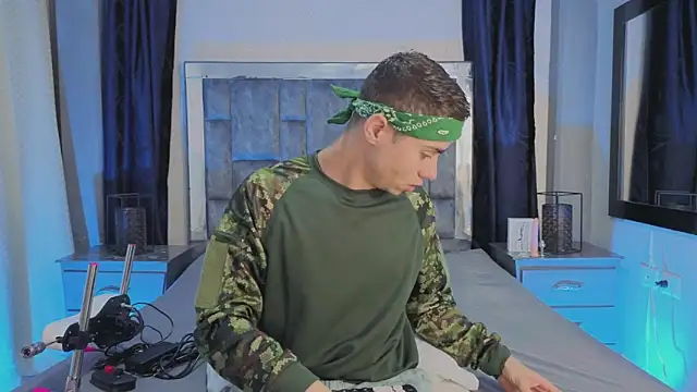 LeoMonnroe online show from February 2026 07:37:01 PM