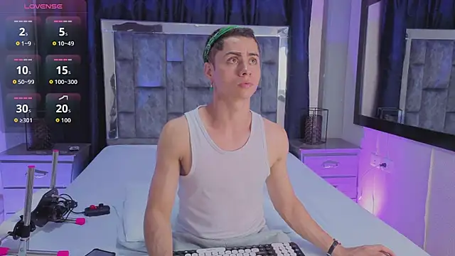 LeoMonnroe online show from April 2026 07:09:01 PM