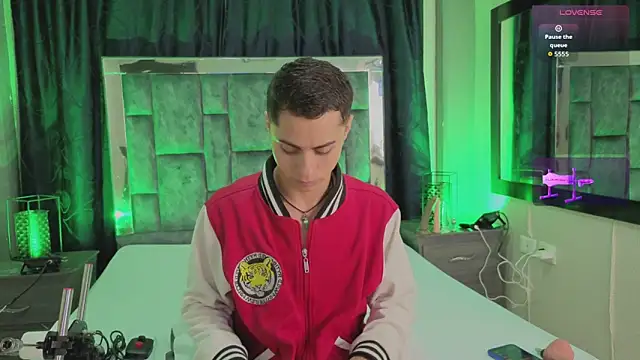 LeoMonnroe online show from March 2026 07:43:02 PM