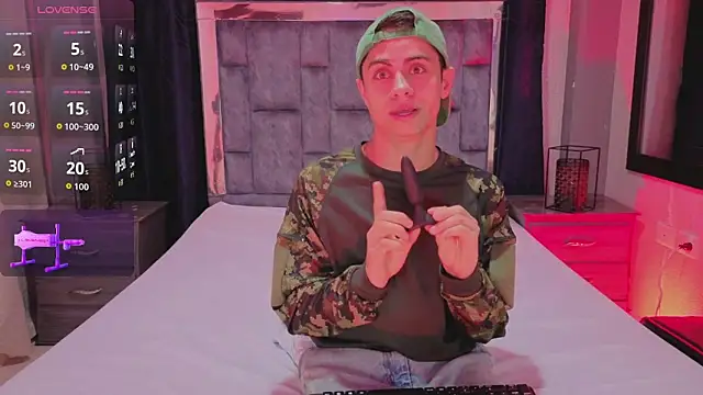 LeoMonnroe online show from April 2026 01:42:02 AM