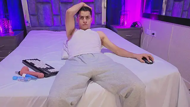 LeoMonnroe online show from February 2026 08:25:01 PM