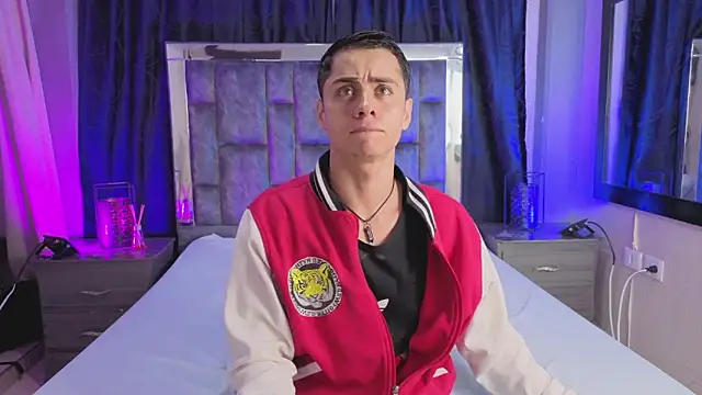 LeoMonnroe online show from February 2026 07:23:02 PM