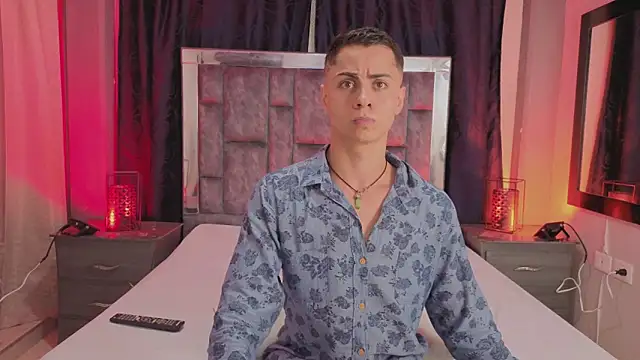 LeoMonnroe online show from February 2026 07:03:02 PM