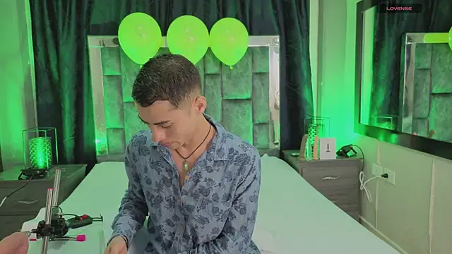 LeoMonnroe online show from March 2026 07:42:01 PM