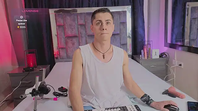 LeoMonnroe online show from March 2026 07:07:02 PM