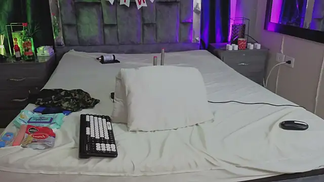 LeoMonnroe online show from February 2026 10:32:01 PM