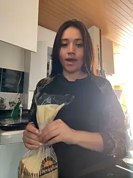 Snapshot of Veronica_Wins_ chatting on May 2026 03:04:02 PM Veronica Wins online show from May 2026 03:04:02 PM